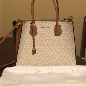 Michael kors handbag